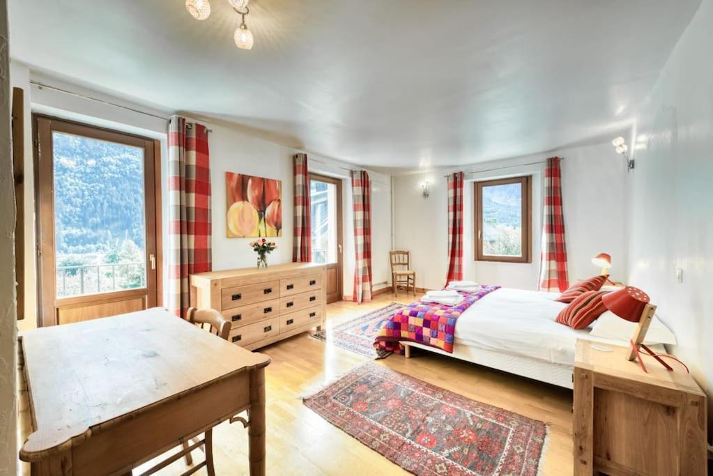 L'argoat - Warm And Cosy 6 Bedroom Chalet